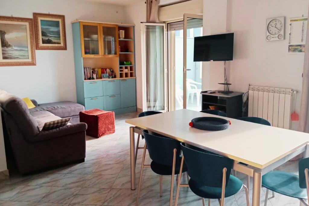 Casa Flora A Due Passi Dal Mare Appartement Giovinazzo Buitenkant foto