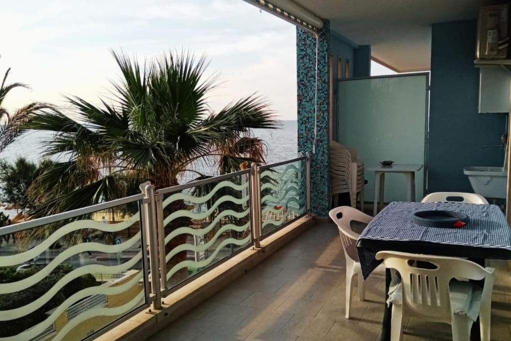 Casa Flora A Due Passi Dal Mare Appartement Giovinazzo Buitenkant foto